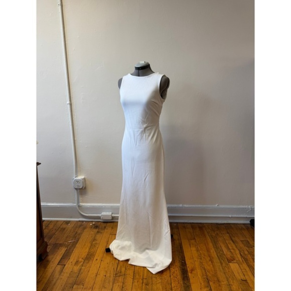NWT Lulu's White Gown – Minimalist Maxi Dress with Twisted Back Detail (Size M)